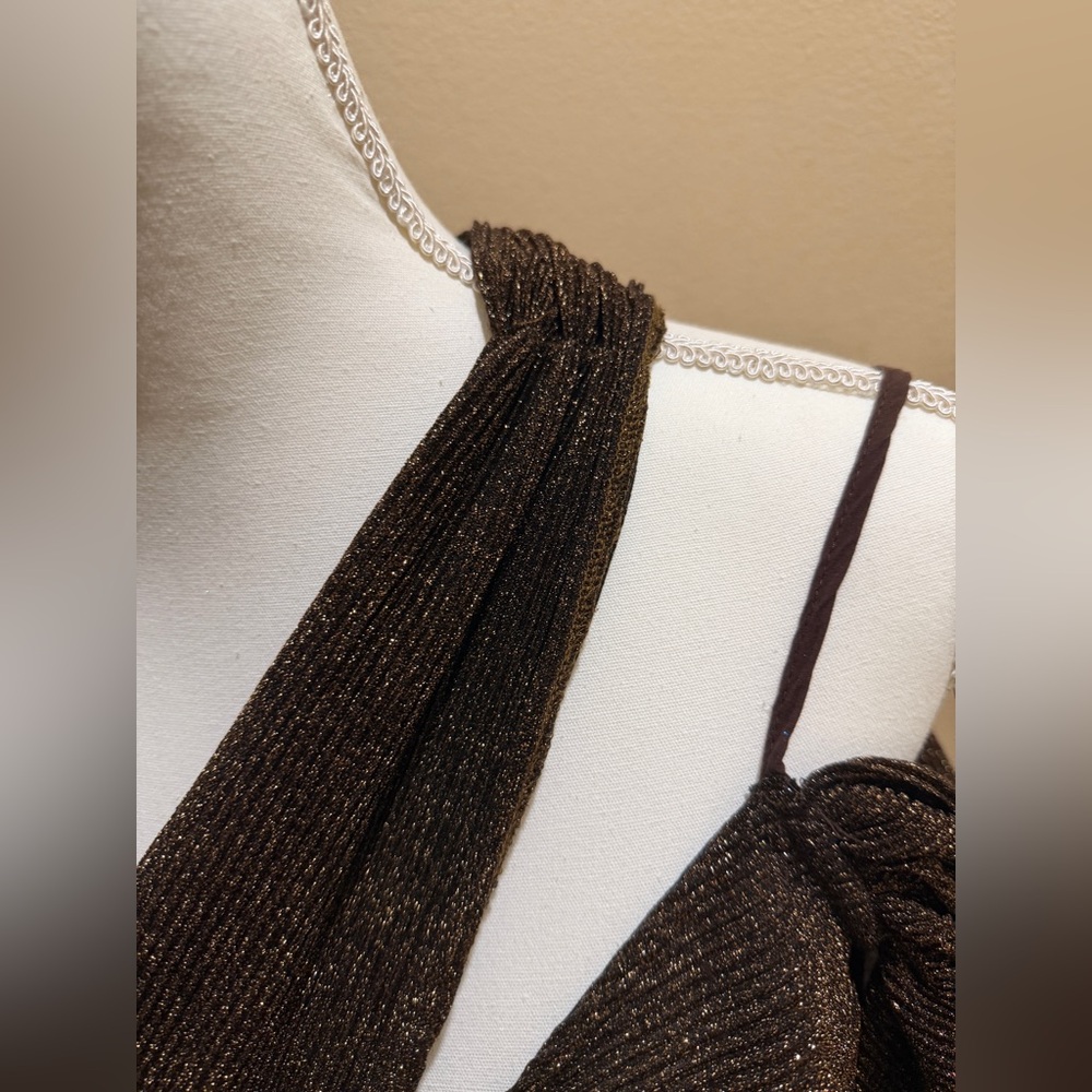 PRETTY LITTLE THING CHOCOLATE GLITTER PLISSE CUT OUT ONE SHOULDER DRAPED DRESS 8 - Picture 5 of 14